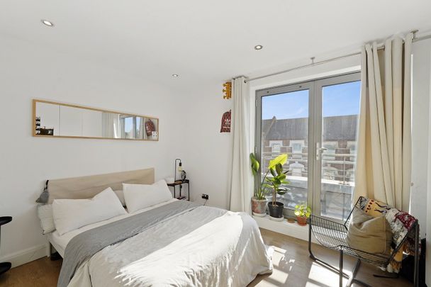 2 Bed Flat, Poplars Rd, E17 - Photo 1