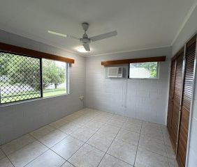 Charming Duplex in the Heart of Gulliver - Photo 4