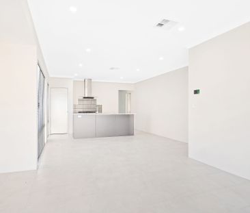Super Fresh and near New 4x2x2 &ast;&ast; Open Wednesday 30&sol;04&... - Photo 1