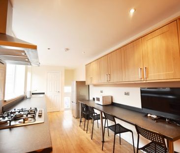 3 Bed - Warwick Street, Heaton - Photo 1