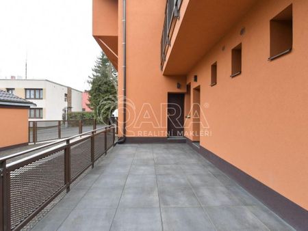 Pronájem bytu 1+1 28 m2 - Fotografie 3