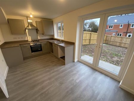 3 bedroom semi-detached house to rent - Photo 2