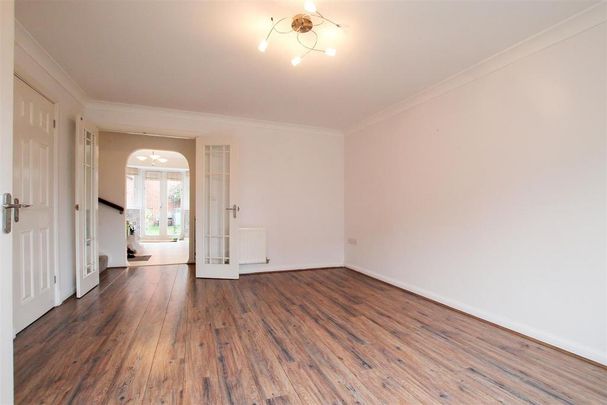 4 bedroom semi-detached house to rent - Photo 1