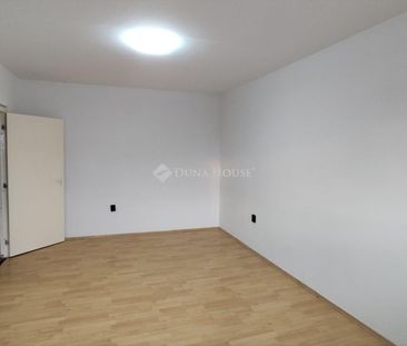 Kiadó jó állapotú panel lakás - Pécs - Fotó 2