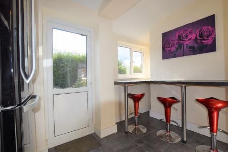 16 Guildford Road - Photo 3