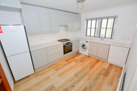 3 bedroom terraced house to rent - Photo 2