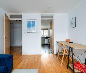 Bath Close - Photo 3