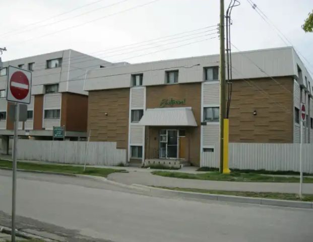 price reduced | 836 McDougall Road Northeast, Calgary - Photo 1