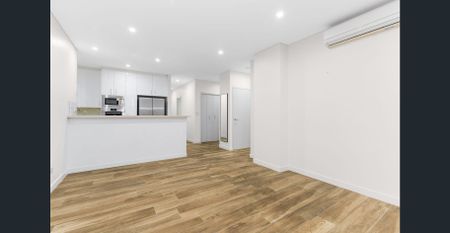 City Edge Living With Lifestyle Convenience | Luxury 3 Bed Apt for Rent - Photo 2