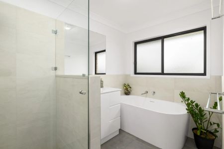 Spacious Family Home With Large Yard - Photo 4