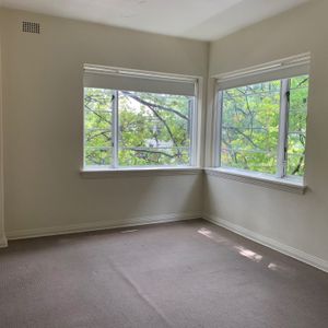 Studio apartment with leafy outlook - Photo 2