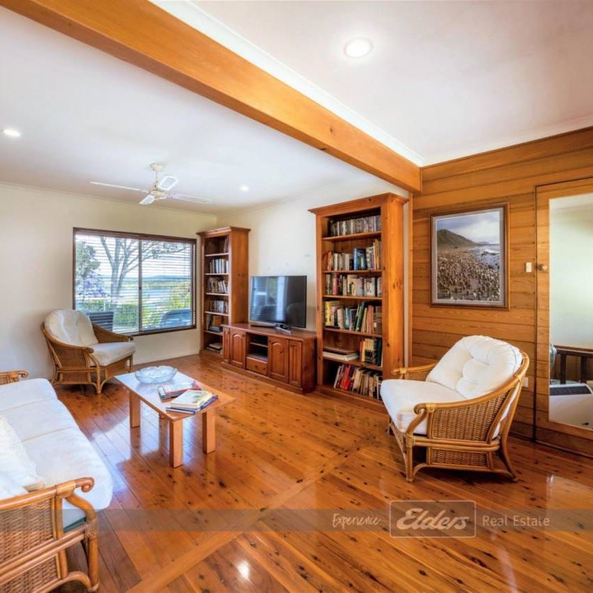 HOUSE WITH VIEWS AT GREEN POINT! - Photo 1