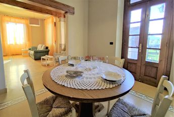 Appartamento di pregio in villa bifamiliare con ingresso indipendente, arredato