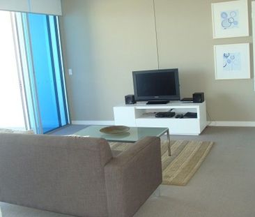 1 bedroom apartment overlooking the Broadwater - Photo 4