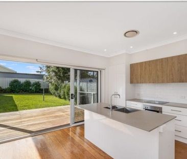 Comfortable three-bedroom family home - Photo 4