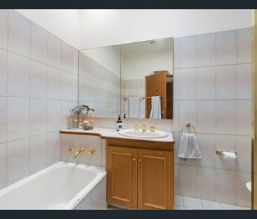 FAMILY HOME IN A PREMIUM BAYSIDE LOCATION - Photo 5