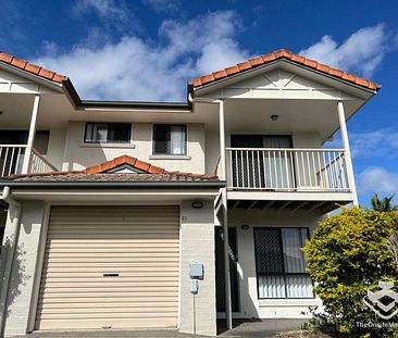 PARKINSON 3 BEDROOM TOWNHOUSE - 2 MINITS TO PUBLIC TRANSPORT - Photo 1