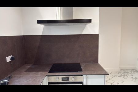 2 Bed Flat, Crownfield Avenue, IG2 - Photo 5