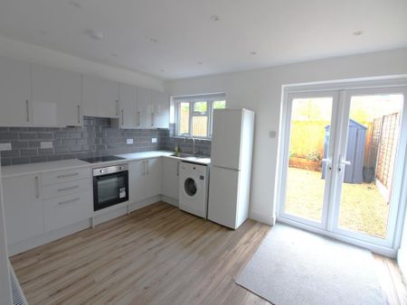 2 bedroom terraced house to rent - Photo 4