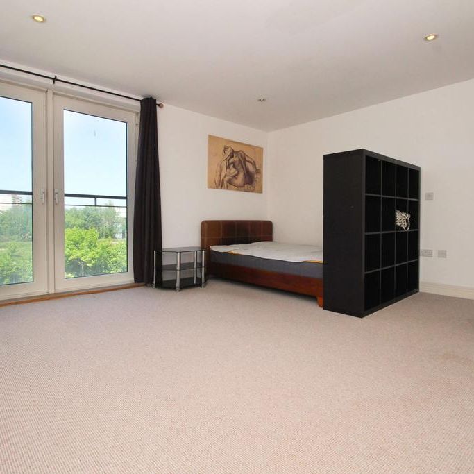 Studio to rent - Photo 1
