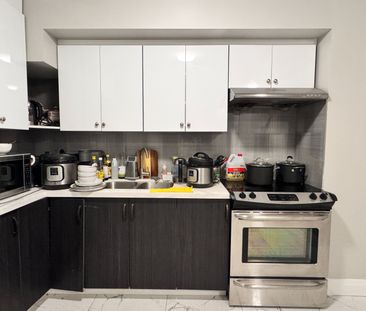 For Lease - 5745 Stanley Avenue Unit# Side upper, Niagara Falls, On... - Photo 1