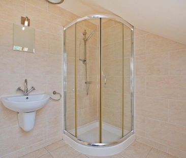 4 bedroom end of terrace house to rent - Photo 3
