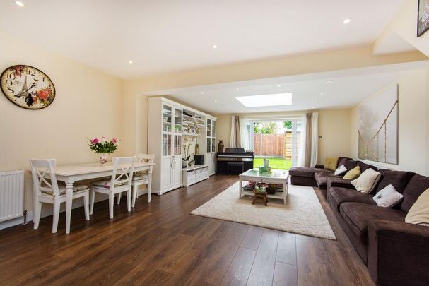4 bedroom terraced house to rent - Photo 1