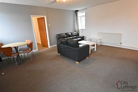 3 bedroom flat to rent - Photo 3
