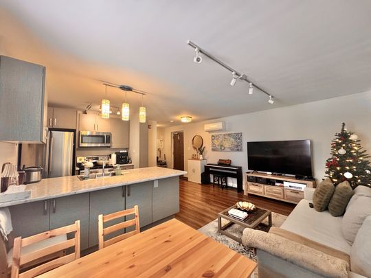 For Lease - 5 PAISLEY Boulevard Unit# 204, Mississauga, Ontario - Photo 1