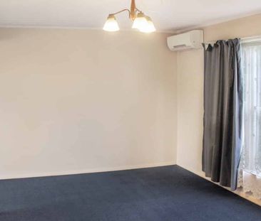 Sunny Three Bedroom Two Storey House - Photo 4