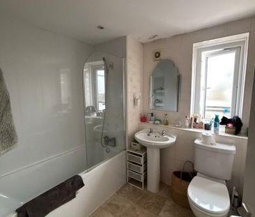 Room in a Shared House, Ashchurch Terrace, W12 - Photo 4