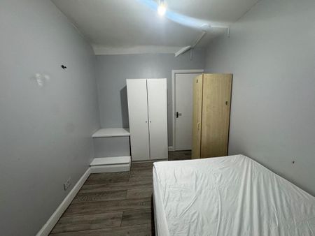 4 bedroom house to rent - Photo 3