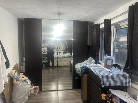 5 bedroom semi-detached house to rent - Photo 4