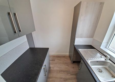 1 bedroom Flat To Let - Photo 3