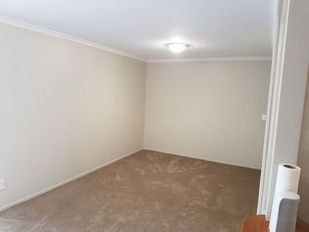 1BR + study Flat downstairs of main house - Photo 5