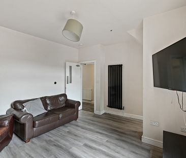 Modern 7-Bedroom House Near Ecclesall Road – Perfect for Students &... - Photo 3