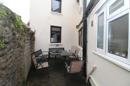 6 bedroom house to rent - Photo 2