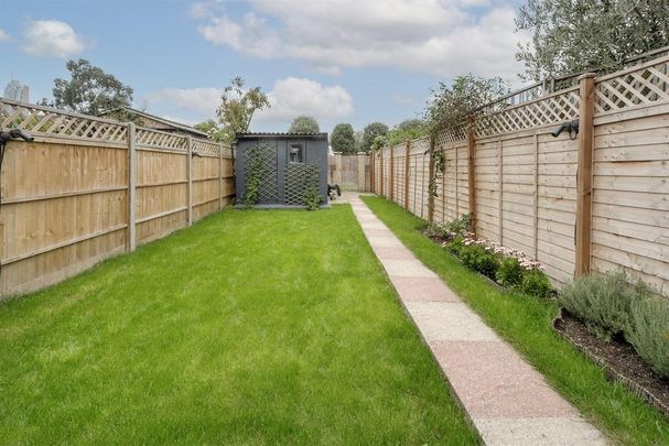 4 bedroom detached house to rent - Photo 1