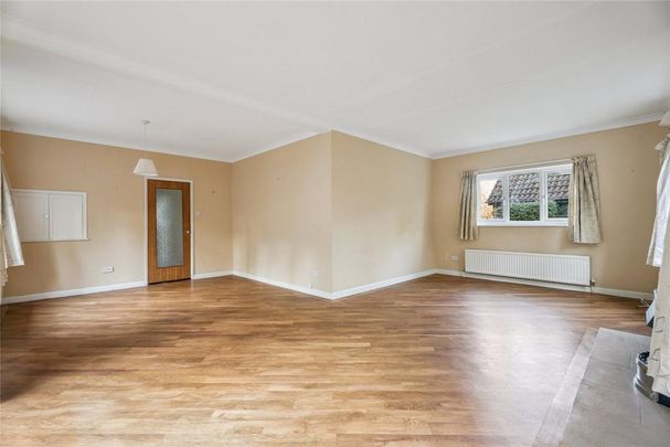 4 bedroom bungalow to rent - Photo 1