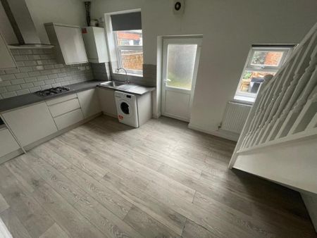 3 bedroom terraced house to rent - Photo 5