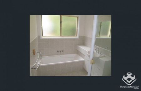 Spacious Family Home - Photo 3