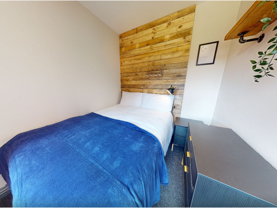 1 bedroom in a house share to rent - Photo 1