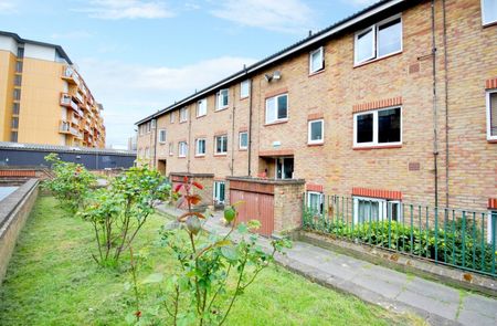 Marlborough Close, London, SE17 - Photo 2