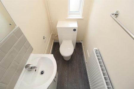 3 bedroom terraced house to rent - Photo 3