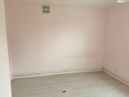 3 bedroom flat to rent - Photo 2