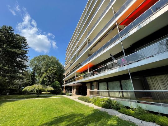 Gelijkvloers appartement met ruim terras en autostaanplaats , dichtbij vele voorzieningen - Photo 1