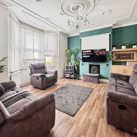 Gainsborough Drive, Westcliff, SS0 9AJ - Photo 1