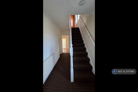 3 bedroom semi-detached house to rent - Photo 2
