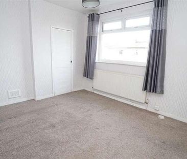 Sulby Grove, Greengates, Bradford, BD10 - Photo 3