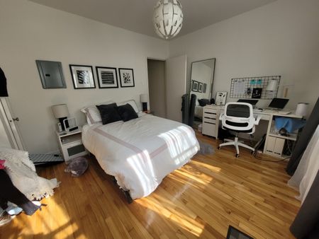 Grande unité d'une chambre semi meublée - Photo 5